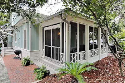 Image de Cottage Terrific, véranda avec moustiquaire, accès à la plage, WiFi gratuit et plus encore!