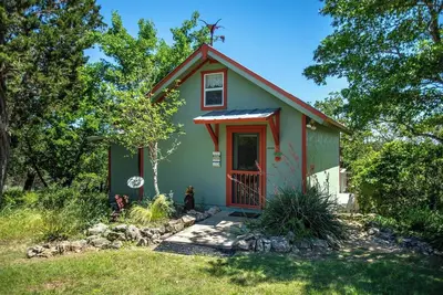 Image de Cabane de pays romantique entourée par la faune et à quelques minutes des vignobles