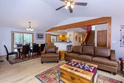 Image de Fabuleux 4+ chambres avec A / C, sur la piste cyclable, à pied de la piscine - Juni18