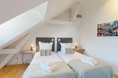 Image de camille 165m2 city center ac 4br3bth