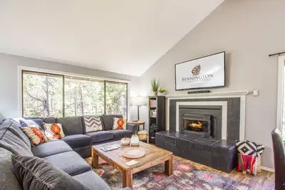 Image de Près du parc Fort Rock, bain à remous, foyer au gaz, décoration soignée, bain à remous - Indi10