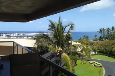 Image de Parfaitement rénové condo 1bd / 2ba Ocean View, en face de Kamaole Beach 2 à Maui Banyan. H-502