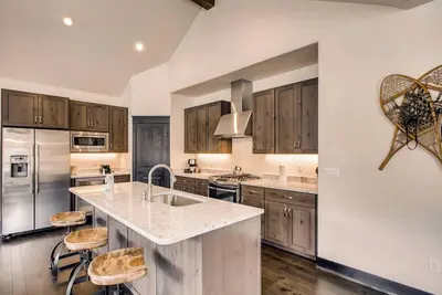 Image de Emplacement idéal ~ Étapes 2 Village principal ~ River Run Townhome R42