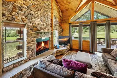 Image de Retraite à Bear Mountain: Amazing Views de Bear Mtn! 4 Car Garage! Wifi! Marchez à des pentes de ski!