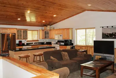 Image de Aspen Glen: Spa, Air Hockey, Marchez vers le lac! 10 personnes!