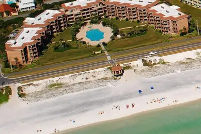 Image de Mediterranea 210d-Open 7 / 13-7 / 15! Étapes à la plage! ! Piscine, salle de fitness et tennis sur place! ! Accès privé à la plage! ! Wif gratuit!