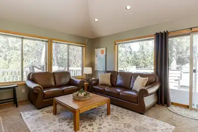 Image de Vivre en sens inverse avec 3 suites principales, tables de ping-pong et de baby-foot