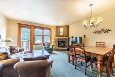 Image de Maison de ville spacieuse avec vue sur la pente, terrasse privée, blanchisserie privée, Wifi gratuit