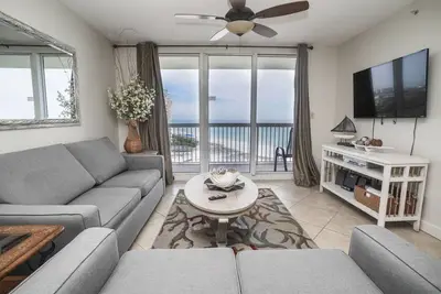 Image de 20% De Rabais Sur La Vente! Front de mer, piscine face au golfe, bain à remous et plus encore! Très amusant!