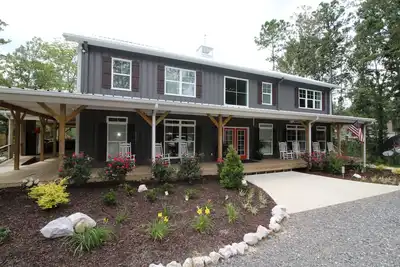 Image de Unique Home Front Lake géant dort 40pp dans des lits et des futons. . . .