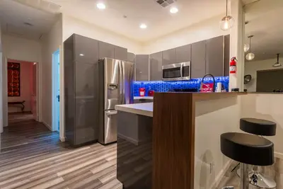 Image de Une vue à sensations fortes! Incroyable vue sur le paysage urbain à 180 °!