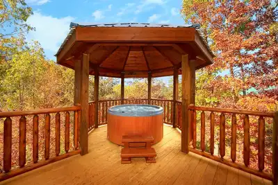 Image de Cabane romantique avec bain à remous Gazebo - Communauté des artisans!