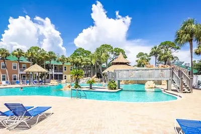 Image de Sunshine Cottage 31c 2 Br chez Purple Parrot Village Resort par Perdido Key Resort Management