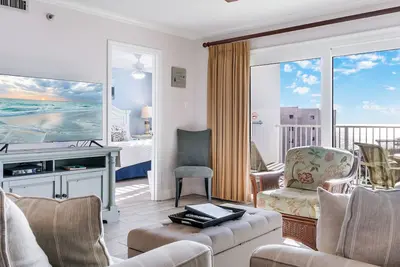 Image de Si vous aimez la vue du coucher de soleil parfaite, consultez l'unité 714 à The Islander