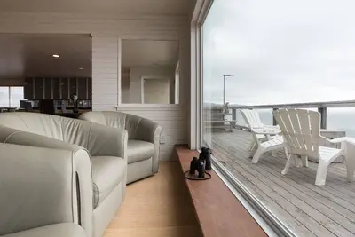 Image de Front de mer 3200sq immense deuxième étage Luxury Home seulement 7 miles de San Francisco