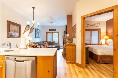 Image de 1 chambre dans River Run Village, vue sur la montagne, à quelques pas de la télécabine