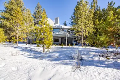 Image de Spacieuse maison multi-familiale, A / C, cheminée, salle de jeux en prime, bain à remous