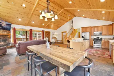 Image de * Superbe Chalet PERSONNALISÉ ~ Jacuzzi ~ Douche vapeur ~