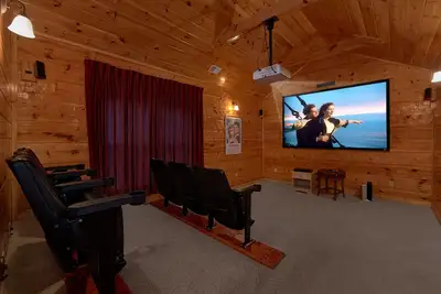 Image de 5 chambres Chalet de luxe avec Theater Salle d'accueil, Table de billard et Air Hockey