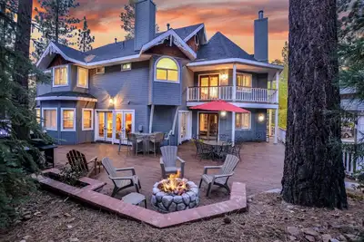 Image de Bear Heaven: Domaine victorienne proche des complexes hôteliers! Internet! Jacuzzi! Un Barbecue! Grand pont!