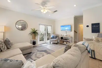 Image de Seaclusion 18a 2br au Purple Parrot Village Resort par Perdido Key Resort Managment