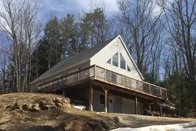 Image de Charmante maison, à 4 minutes de Storyland, golf, randonnée, ski, tubing, shopping