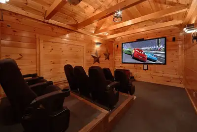 Image de 5 Chambre Gatlinbug Cabine avec Home Theater Chambre - Ecran 9 Théâtre Pied