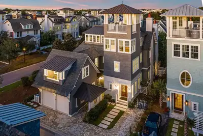 Image de Accès exécutif à la maison! \"Rose Hall\" - Piscine privée et vue sur le golfe