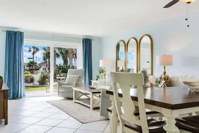 Image de Unité 108 - Walk Out Charmante unité dorée avec vue sur l'est