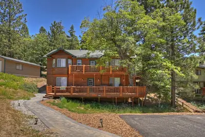 Image de Loggy: Près de Bear Mountain! Table de billard! Un Barbecue! Immense cuisine! Animaux acceptés! Dish Tv!