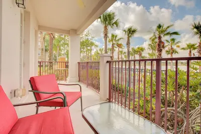 Image de Unité au 1er étage avec vue imprenable sur le lac à côté du club-house, du gymnase et de la piscine