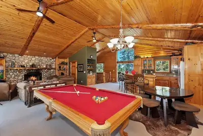 Image de Villa Grove Lodge: Garage Parking! Table de billard! Bain à remous extérieur! Wifi! Barbecue à gaz!