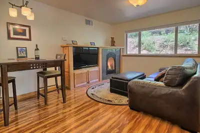 Image de Bel appartement Inside the Gates Park - A / C et WiFi