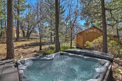 Image de Sweet Mountain Escape: Près du village! Jacuzzi! Bbq au gaz! L'Internet! Mini Foosball!