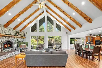 Image de Winterpark: Près de Bear Mountain et Snow Summit! Salle de jeux avec piscine et Foosball! Luxe!