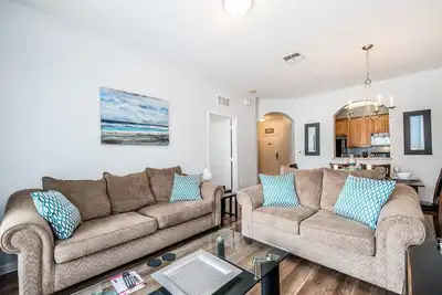 Image de Luxe et confort attendent dans cette 4ème étage condo avec débrayage balcon.