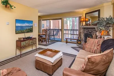 Image de Idéalement situé 2 Bed + Loft / 1. 5 Bath - Premier Lieu!