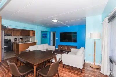 Image de 2 chambres Prime Hilton Lagoon / Vue sur la plage de Waikiki au 19ème étage!