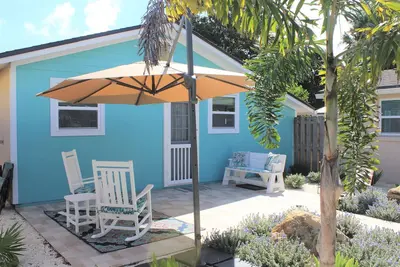 Beachy Guest Cottage! !