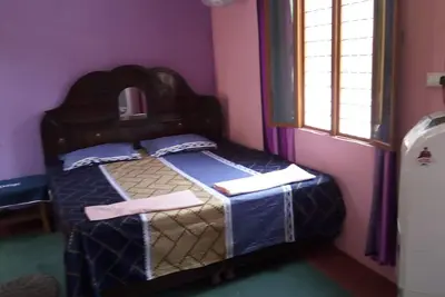 Image de Pont Sneha Home-Stay Nearabout Laxman Jhulla avec vue sur le fleuve Ganga et les montagnes