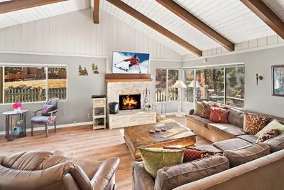 Image de Sandoval Slopes: près de Bear Mountain! Table de billard! DirecTV! Un Barbecue! Cheminée! Beaucoup d'espace!