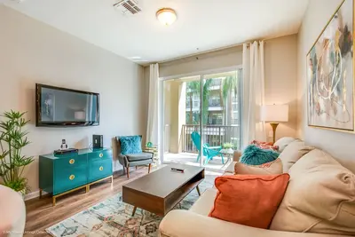 Image de Superbe condo 2bd récemment rénové juste à côté du club-house Vista Cay!