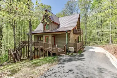 Image de Hickory Woods - Paradis des couples privés, immense bain à remous, gazebo, table de billard et Frieplace