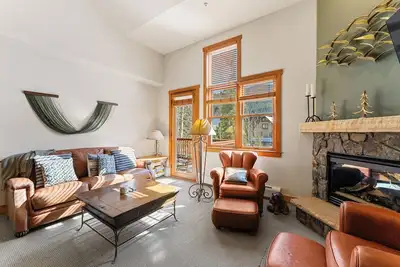 Image de Maison de ville avec vue sur la montagne depuis le pont, lit king size, blanchisserie privée, Wifi gratuit