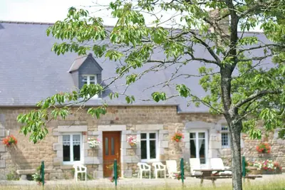 Image de Charmante longère avec jardin, cheminée, billard et équipements bébé à Villedieu-les-Poêles.