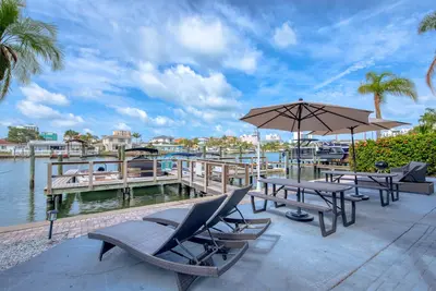 Image de Tarpon Bay a récemment rénové 1 chambre 1 salle de bain sur la voie navigable intracostal