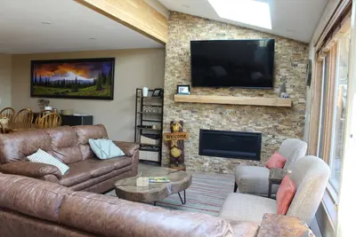 Skiez au Sunset Townhome avec bain à remous privé!
