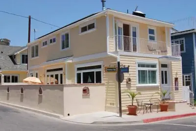 Image de Maison spacieuse, récemment rénové, patio privé, 3 blocs de la plage, Wifi