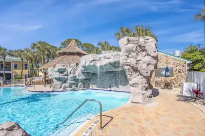 Image de Living It Up 12b 3br au Purple Parrot Village Resort de Perdido Key Resort Management