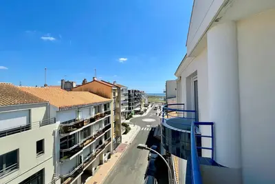 Image de Studio-mezzanine agréable à 150m de la plage, quartier Arago, balcon-terrasse, animaux acceptés